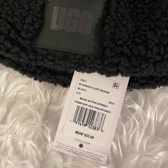 UGG Sherpa Beanie in Black with Leather UGG Logo Patch    NWT - Picture 2 of 7